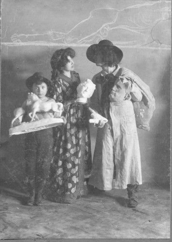 Ivan Meštrović s bratom Petrom i ženom Ružom Meštrović, Beč, 1904.