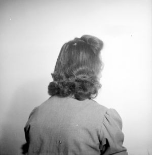 Ženski portret s leđa
