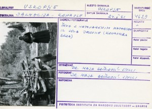Folklorna građa iz Konavala 2, 1961.: Žena s natovarenim magarcem iz sela Jasenice (Konavoska brda).