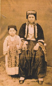 Fotografije nošnji. Hercegovke, muslimanke; sama žena i na sl. 55487.