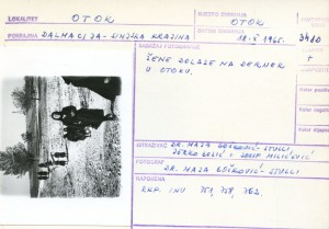 Folklorna građa Sinjske krajine, 1965; Žene dolaze na dernek u Otoku.