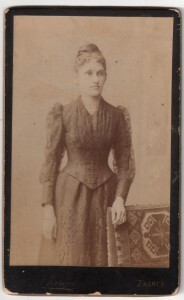Portret mlade žene
