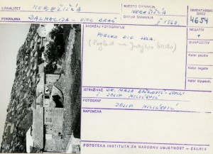 Narodne pripovijetke i predaje otoka Brača, 1969.: Pogled na dio sela - pogled na Jurjevo brdo.