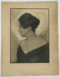 Portret žene u profilu