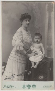 Marta Zvekić s djetetom